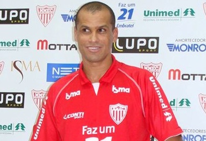 Rivaldo rao ban doi bong tren mang xa hoi hinh anh