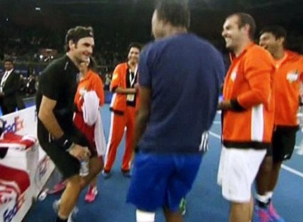 Federer gay ngac nhien voi dieu nhay hai huoc hinh anh