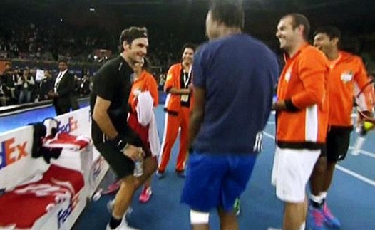 Dieu nhay hai huoc hiem thay cua Federer hinh anh