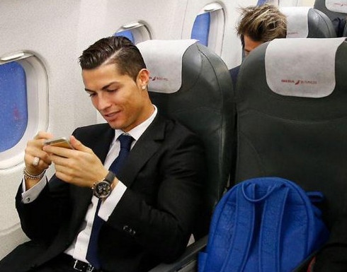 Diem tin 15/12: FIFA cung phai chao thua Ronaldo va dong doi hinh anh