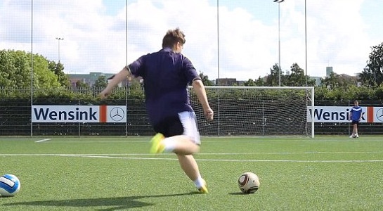 Cau thu nghiep du tro tai sut phat sieu hang hinh anh