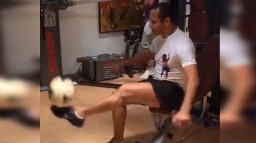 Cha Neymar tro tai ngoi tang bong hinh anh