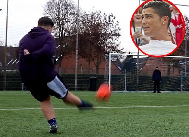 Cau thu nghiep du tai hien cu sut phat kho luong cua Ronaldo hinh anh