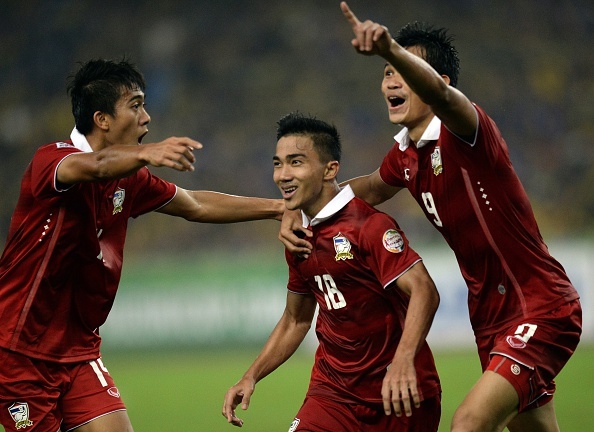 Tuyen Thai Lan 'chet di song lai' tai chung ket AFF Cup hinh anh