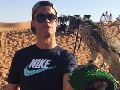 Ronaldo hao hung cung gia dinh kham pha Dubai hinh anh