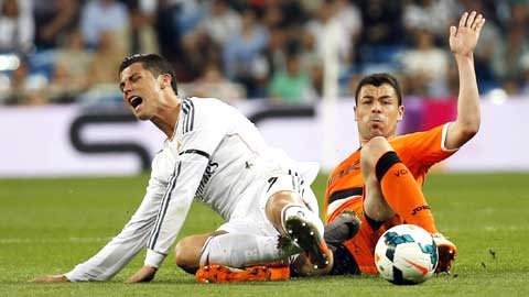 Valencia - Real Madrid: Su menh cua Bay doi hinh anh