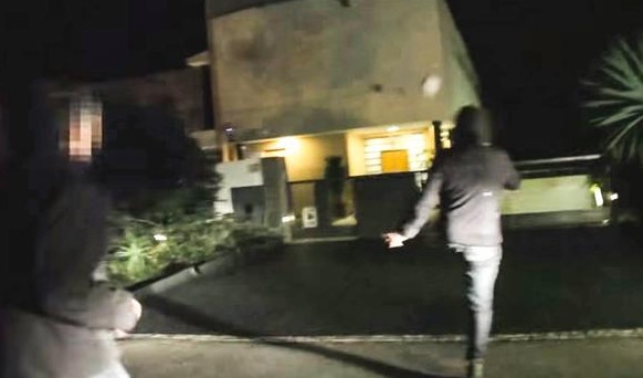 Fan cuong Ronaldo khung bo Platini bang 61 trai bong hinh anh