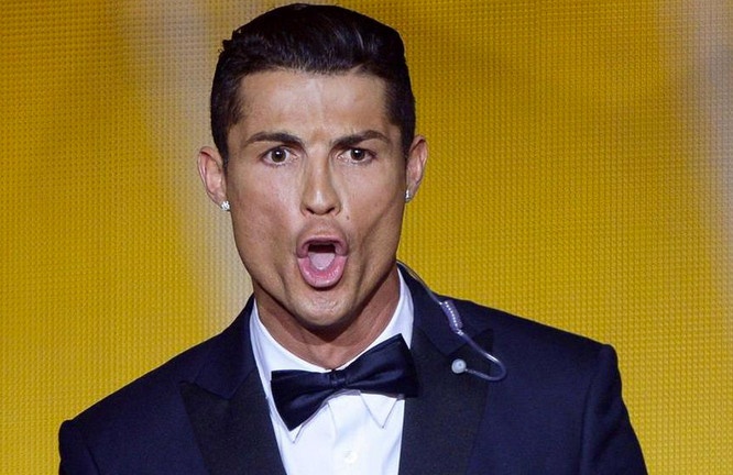 Ronaldo day fan cach hu phan khich nhu khi nhan QBV hinh anh