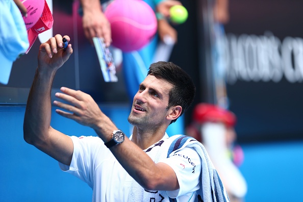 Djokovic toc hanh vao vong 3 Australian Open hinh anh