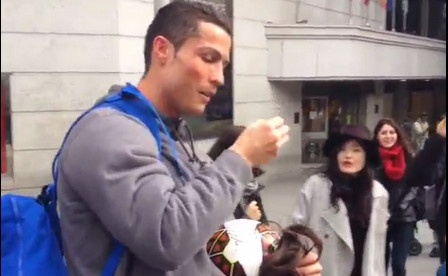 'Nguoi vo gia cu' Ronaldo khien fan Real sung so hinh anh