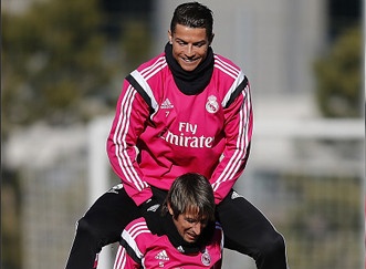 Ronaldo de dau, cuoi co dong doi hinh anh