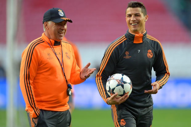 HLV Ancelotti tho phao khi Ronaldo tro lai hinh anh