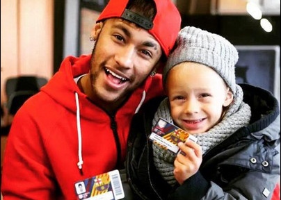 Con trai Neymar nhan the thanh vien Barcelona hinh anh
