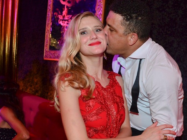 Lo dien tinh moi nong bong cua Ronaldo beo hinh anh