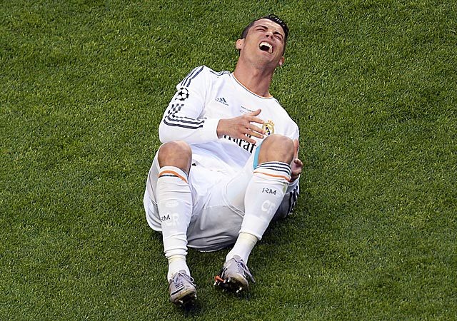 Ronaldo nhan tin buon ve chan thuong dau goi hinh anh