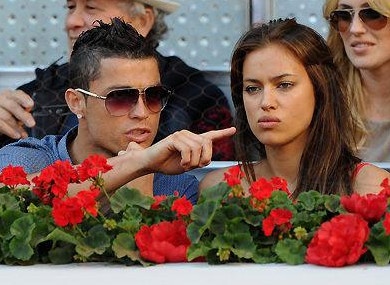 Ronaldo gio thoi vu phu voi Irina hinh anh