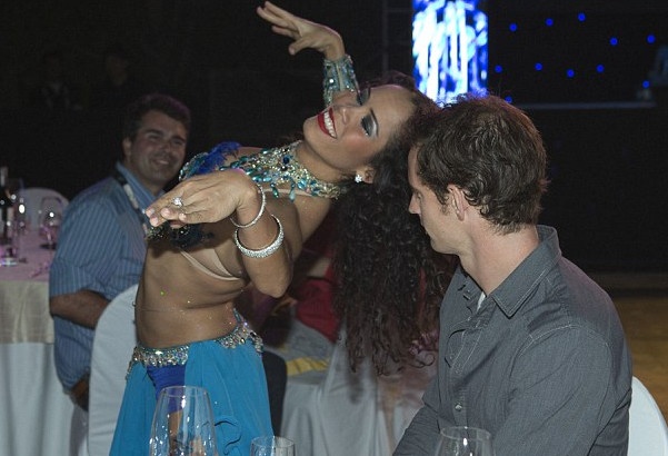 Andy Murray nhu bi vu nu mua bung hop hon hinh anh