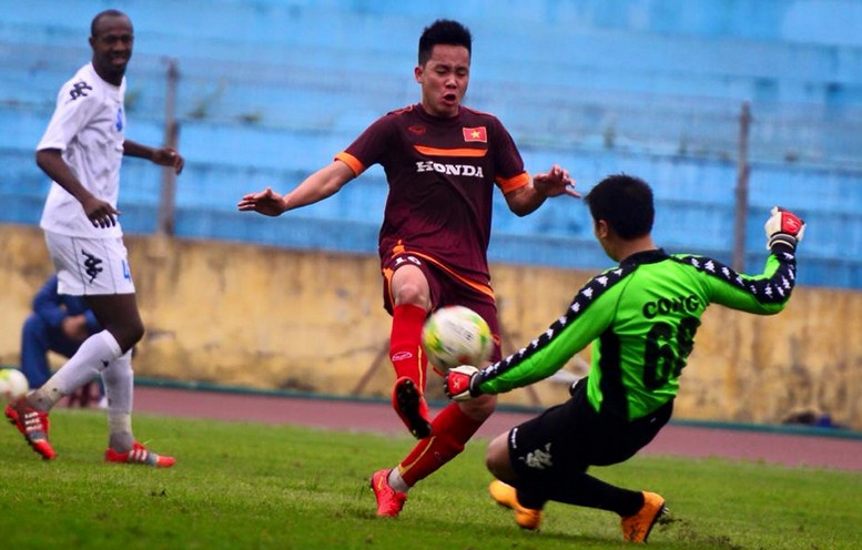 Pha lap cong nang ty so len 2-1 cua Thanh Binh hinh anh