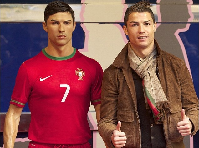 Hinh nom cua Ronaldo duoc thay doi kieu toc hang thang hinh anh
