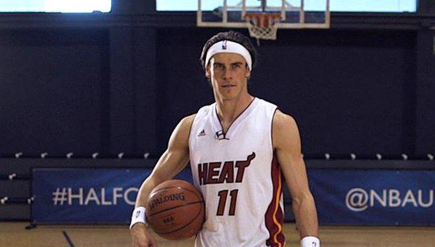 Gareth tham gia thu thach nem bong ro tu giua san hinh anh