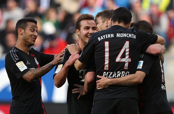 Bayern thang kem an tuong, Dortmund ha Paderborn 3-0 hinh anh