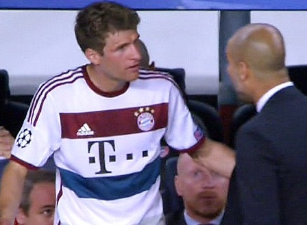 Mueller gian du khi bi Guardiola thay ra hinh anh