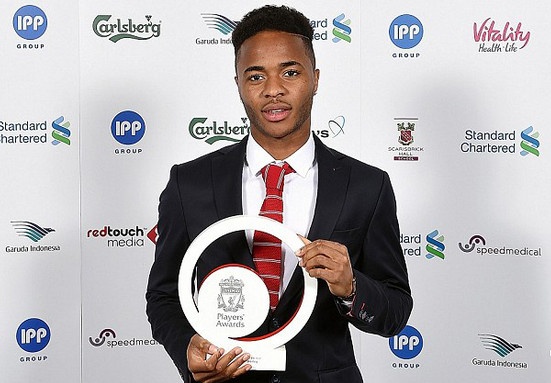 Sterling nhan giai trong tieng la o cua fan Liverpool hinh anh