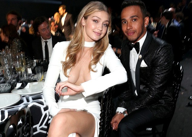 Lewis Hamilton banh bao du tiec tu thien hinh anh