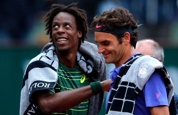 Federer tam hoa Monfils 1-1 tai vong 4 Roland Garros hinh anh