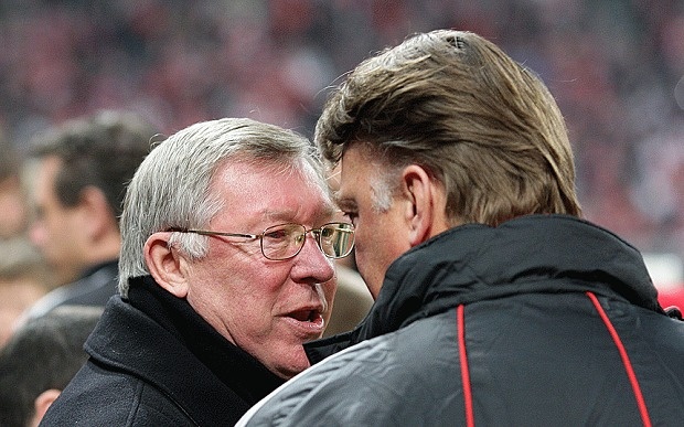 Chuyen nhuong 6/6: Sir Alex tai xuat tro giup Van Gaal hinh anh