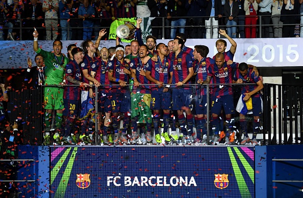 Barca phan khich an mung chuc vo dich C1 thu 5 hinh anh