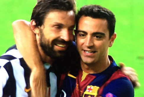 Nu cuoi Xavi va giot nuoc mat cua Pirlo hinh anh