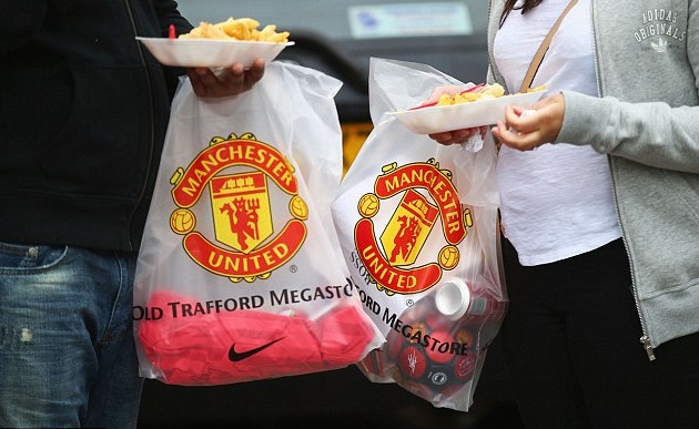 M.U chieu long cac CDV thua can hinh anh