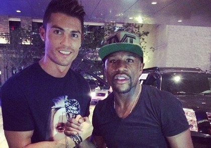 Mayweather kiem tien gap gan 4 lan Ronaldo hinh anh