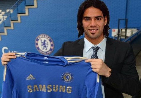 Chuyen nhuong 14/6: Chelsea mua xong Falcao? hinh anh
