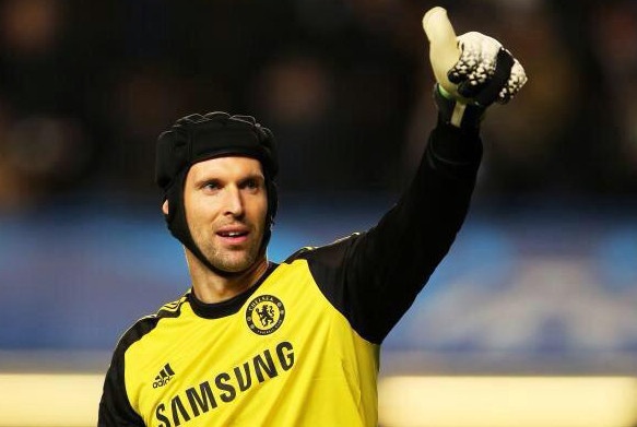 Chuyen nhuong 19/6: Chelsea chap nhan de Cech den Arsenal hinh anh