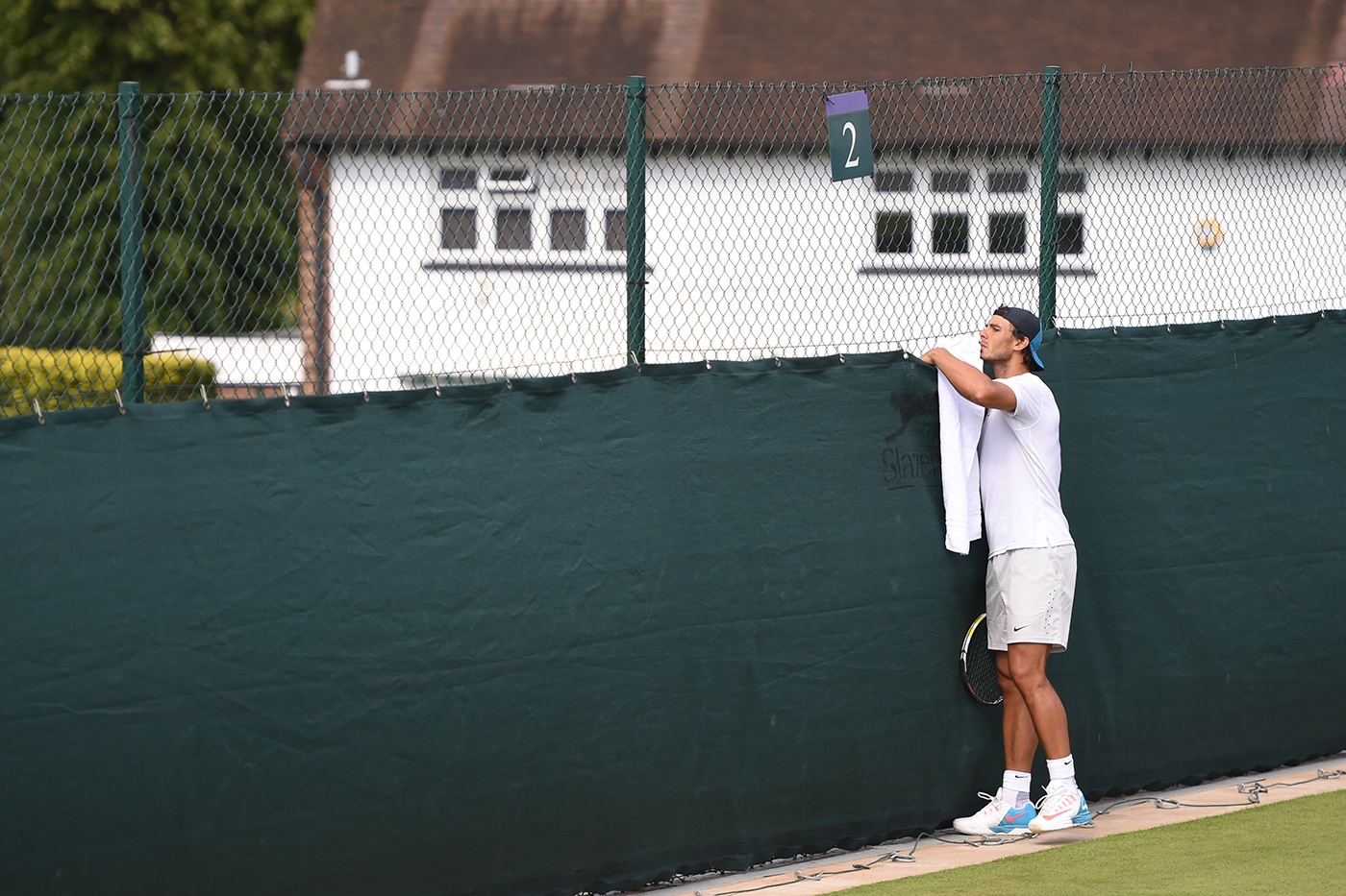 'Ong vua san dat nen' Nadal do tham doi thu truoc Wimbledon hinh anh