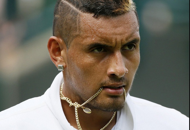 Nick Kyrgios tuc gian dap vot bay len khan dai hinh anh