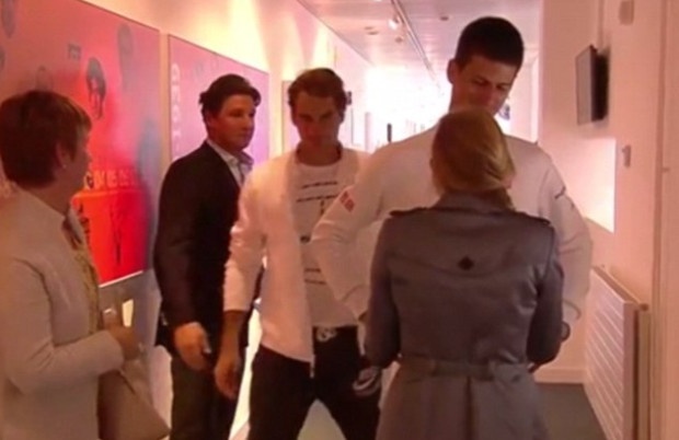 Federer buon rau luot qua vo chong Djokovic hinh anh