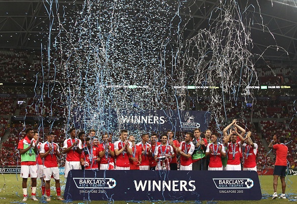 Ha Everton 3-1, Arsenal vo dich Premier League Asia Trophy hinh anh