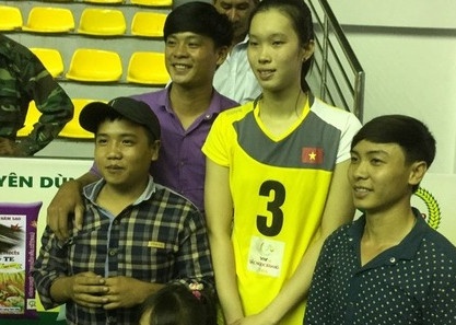 VTV Cup 2015: Tran Thuy tiet lo chieu cao cham moc 1,9 m hinh anh