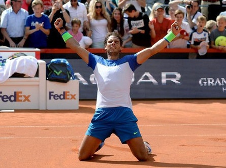 Nadal gianh danh hieu lon nhat trong hon mot nam qua hinh anh