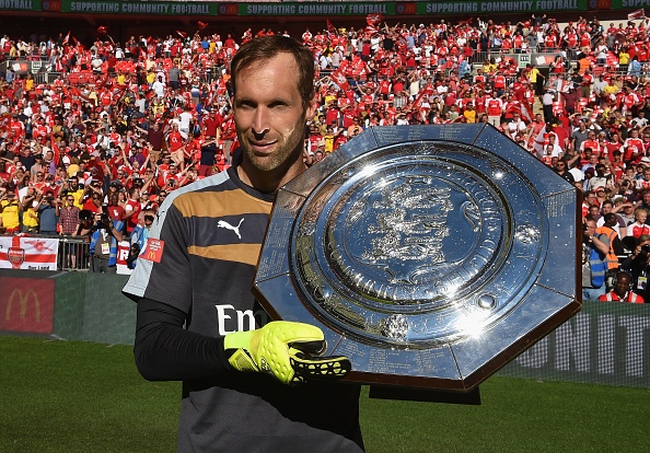 Lam nan long Chelsea, Cech co danh hieu dau tien voi Arsenal hinh anh