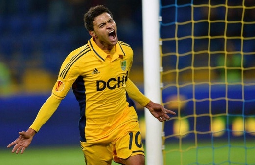 Ban thang cua Cleiton Xavier khien cau truong no tung hinh anh