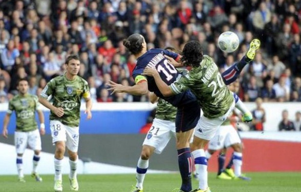 Cu ta-long 'bo cap' dieu nghe cua Ibra hinh anh