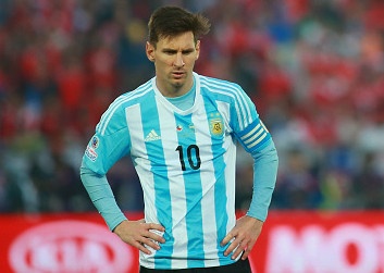 HLV tuyen Argentina: ‘Neu la Messi, toi da tu gia DTQG' hinh anh