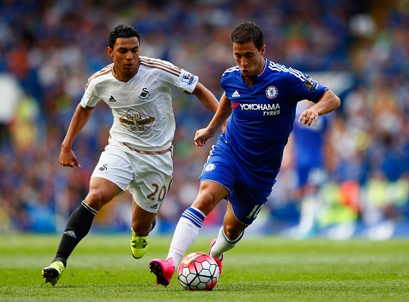Tong hop tran dau: Chelsea 2-2 Swansea hinh anh