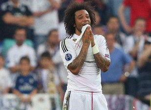 Marcelo sut bong cang trung mat fan nhi hinh anh