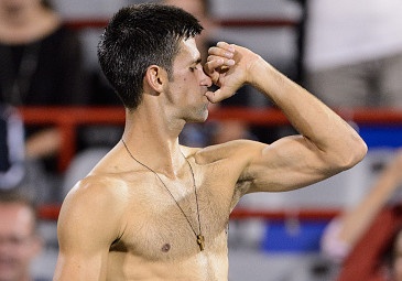 Djokovic cuu match-point, nguoc dong vao ban ket Rogers Cup hinh anh