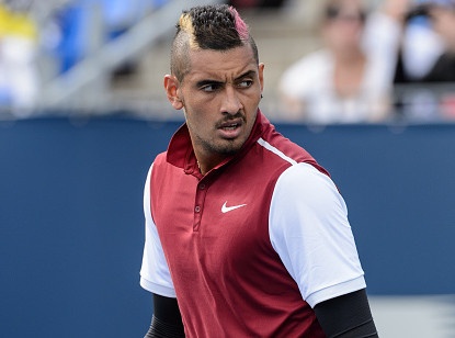 Kyrgios bi phat nang vi nhuc ma Wawrinka tren san hinh anh